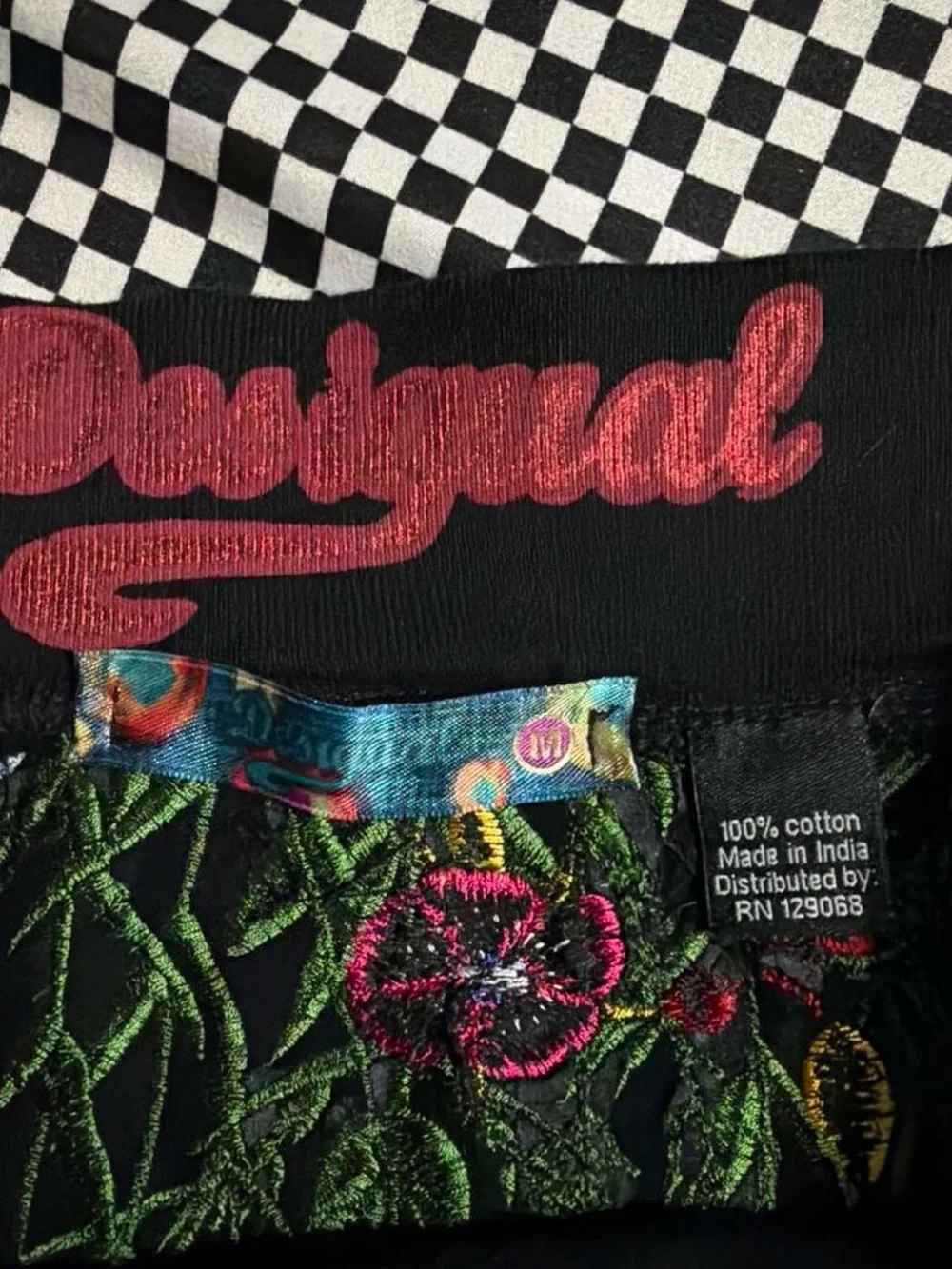 Desigual black line